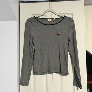 Cropped Levi’s baby rib tee